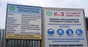 PPK Menghilang, Proyek MTSN 2 Bangka Lewat Tenggat: Akuntabilitas DipertanyakanBERADOKNEWS.COM (Pangkalpinang) —Upaya konfirmasi lanjutan terkait keterlambatan penyelesaian proyek Pembangunan Gedung Laboratorium dan Perpustakaan Tipe 2 MTSN 2 Bangka terus dilakukan Redaksi media jejaring KBO Babel. Rabu (14/1/2026).