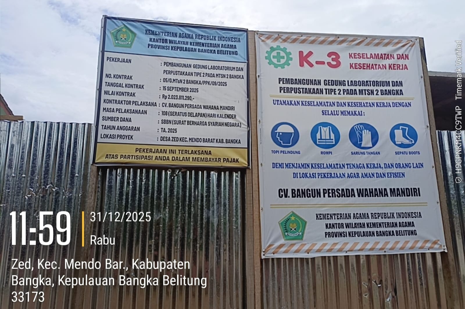 BERADOKNEWS.COM (Bangka Belitung) – Bungkamnya Pejabat Pembuat Komitmen (PPK) proyek pembangunan Gedung Laboratorium dan Perpustakaan Tipe 2 MTsN 2 Desa Zed, Kecamatan Mendo Barat, Kabupaten Bangka, kian memantik sorotan publik terhadap pengelolaan anggaran negara di lingkungan Kementerian Agama Provinsi Kepulauan Bangka Belitung. Proyek yang dikerjakan oleh kontraktor pelaksana CV Bangun Persada Wahana Mandiri ini menjadi perhatian karena dinilai tidak sejalan dengan prinsip transparansi dan akuntabilitas. Rabu (21/1/2026).