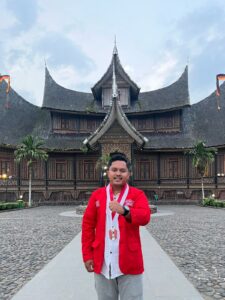 BERADOKNEWS.COM (Bengkalis) – DPC Gerakan Mahasiswa Nasional Indonesia (GMNI) Bengkalis menyoroti tunda bayar anggaran yang terjadi selama tiga tahun berturut-turut di Kabupaten Bengkalis. Kondisi ini dinilai berdampak pada realisasi program unggulan Bupati Bengkalis, Kasmarni. Salah satu program yang terdampak adalah beasiswa bagi pelajar dan mahasiswa berprestasi dan kurang mampu, yang seharusnya terealisasi setiap tahun namun tidak terealisasi 2025 lalu.