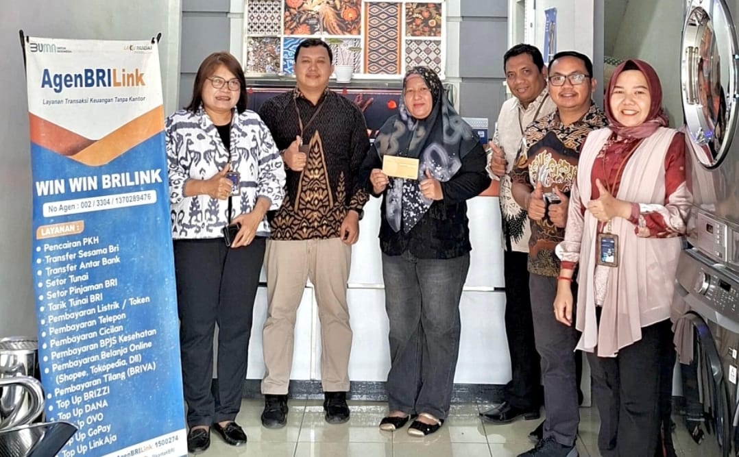 BRI BO Perdagangan Berikan Penghargaan Program Nasional Racing FBI kepada Agen BRILink Terbaik
