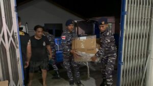 TNI AL dan Bea Cukai Nunukan Gagalkan Penyelundupan Barang Branded Asal Malaysia