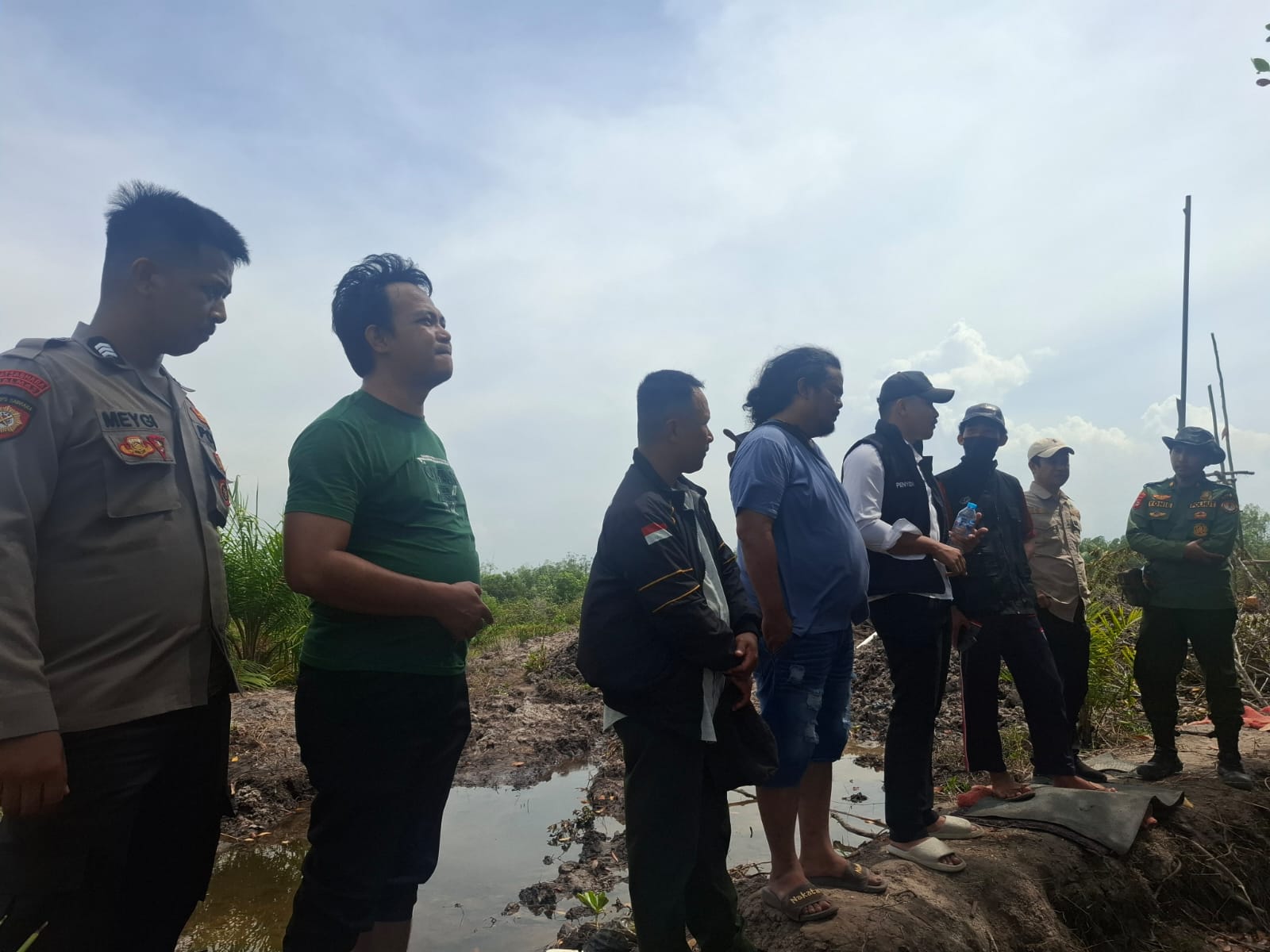 Drama Hutan Mangrove Mengkubung: Negara Hadir untuk Memotret, Bukan Menyita Ekskavator Menghilang