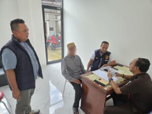 Polda Babel Limpahkan Tersangka Pemilik Truk Berisi Jutaan Batang Rokok Ilegal Ke Kejari Belitung