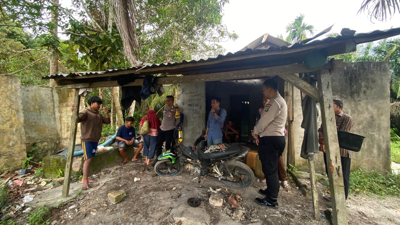 Polsek Simpang Teritip Polres Bangka Barat Berikan Himbauan Larangan Aktivitas Tambang di Aliran Sungai Desa Berang Simpang Teritip