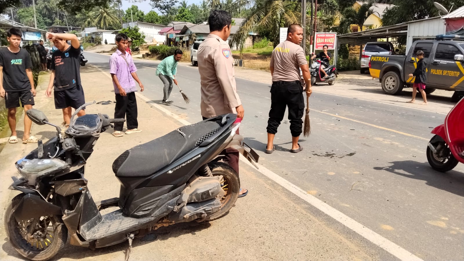 Polres Bangka Barat Gerak Cepat Tangani Laka Maut di Simpang Teritip, Satu Pengendara Meninggal Dunia