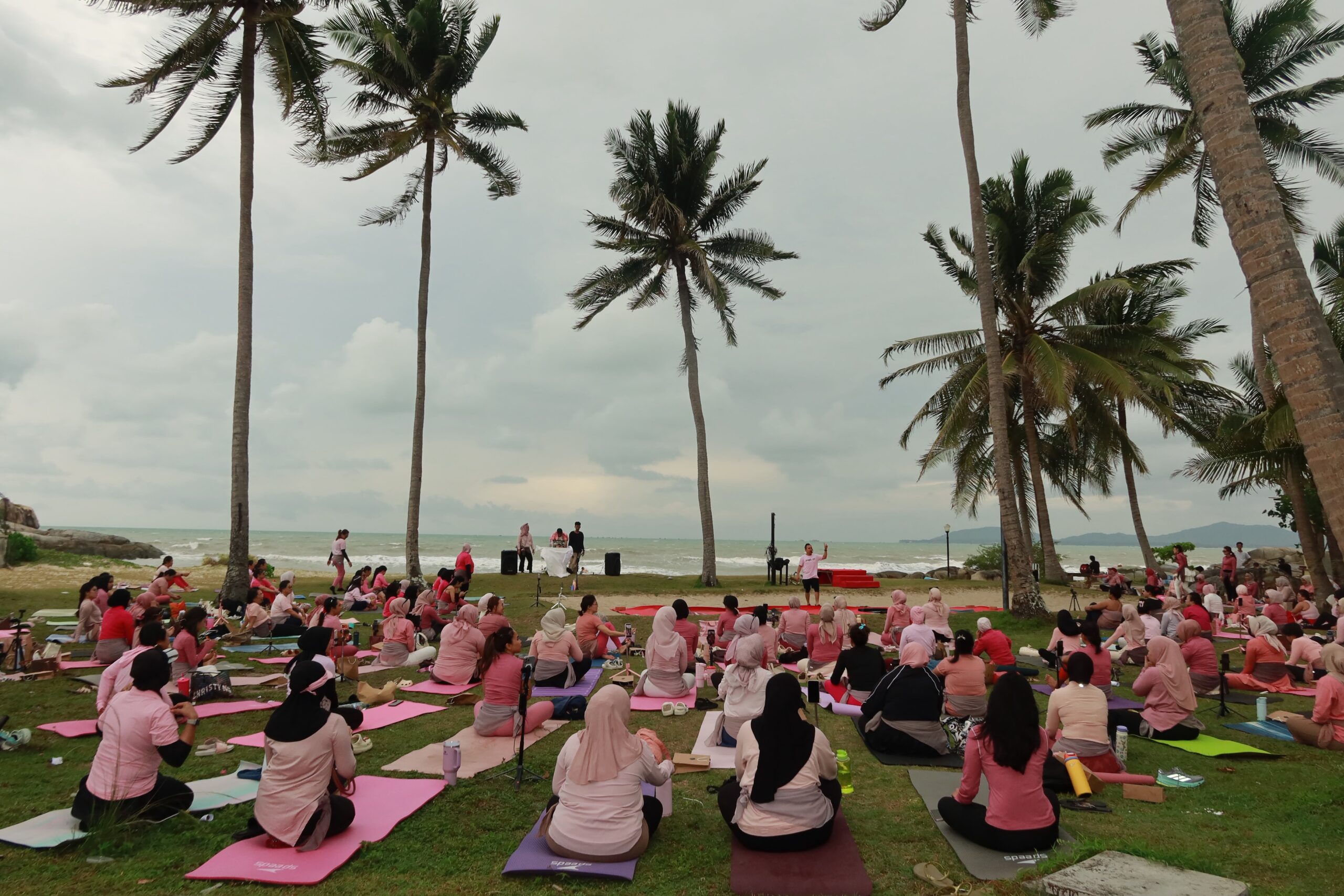 Yoga Bloom & Disco by the Sea: Merayakan Kebugaran, Kebahagiaan, dan Kebersamaan di Tepi Pantai