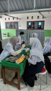 HUT Bhayangkara ke-80, Polres Bangka Barat Gelar Bakti Kesehatan di Pondok Pesantren Ta’limul Muta’allim