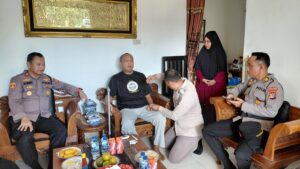 HUT Bhayangkara ke-80, Polres Bangka Barat Gelar Bakti Kesehatan di Pondok Pesantren Ta’limul Muta’allim