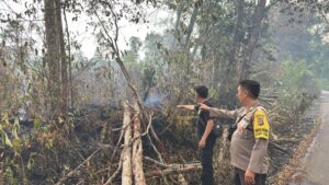 Gerak Cepat Polres Bangka Barat Tangani Karhutla di Air Bulin, Api Padam hingga Malam